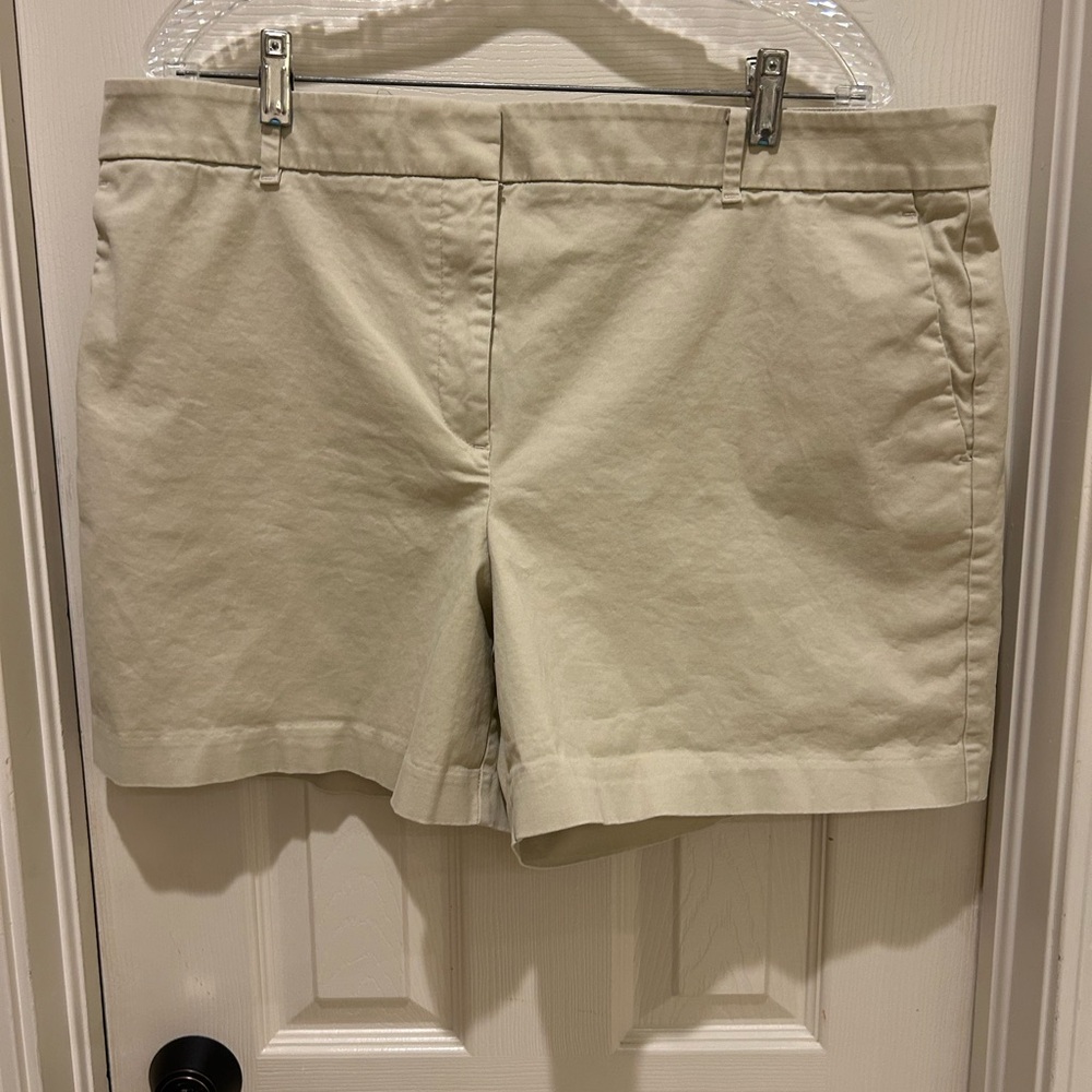 Ann Taylor Light Beige Women's Chino Shorts